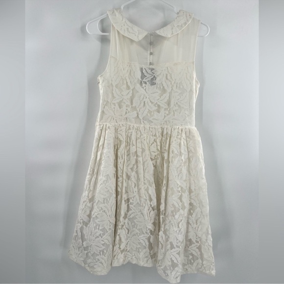 ModCloth Geode white lace dress dress with collar and no sleeves size M - Picture 5 of 11